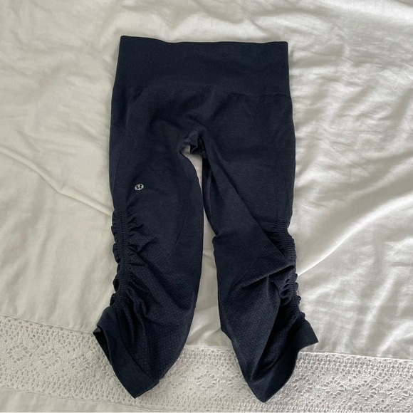 Lululemon Sz 4 In The Flow Crop II Compression Capris Black - Picture 2 of 6